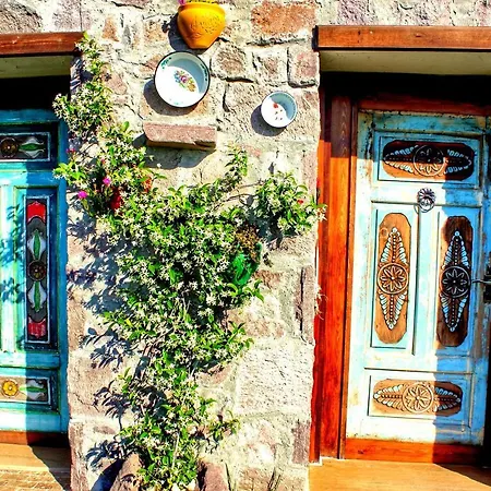 Gülnar Sultan Taş Konak Dikili