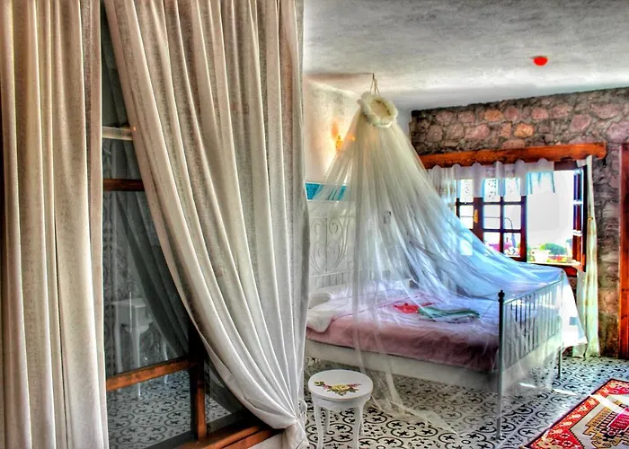 Gulnar Sultan Tas Konak Dikili