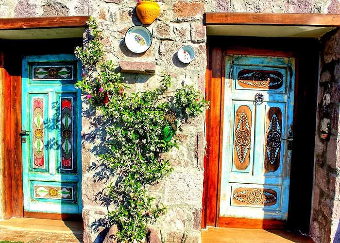 Gülnar Sultan Taş Konak Dikili