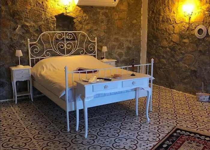 Gülnar Sultan Taş Konak * Dikili