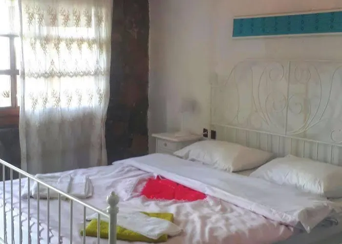 Gülnar Sultan Taş Konak *